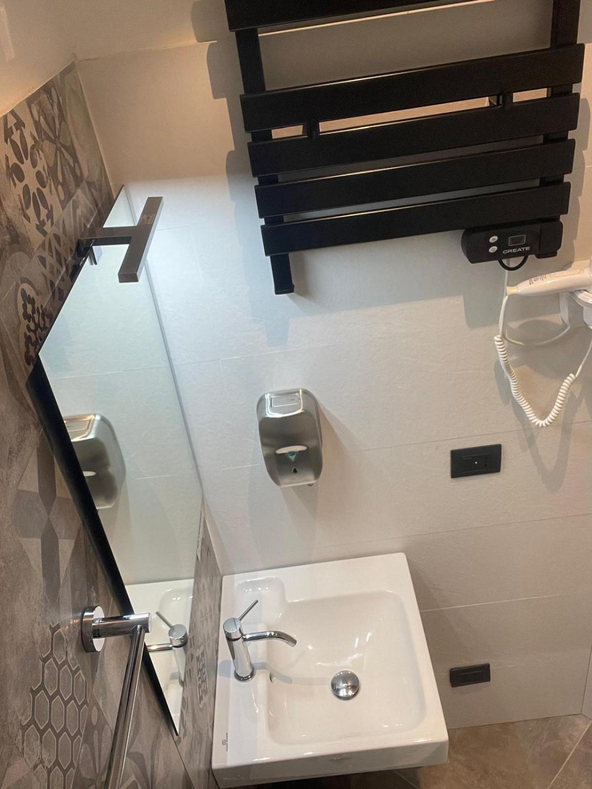 Drooms 4,0 Domotic Smart Self 24h,7 Vicino Treni Porta Susa E Centro Storico Maison d'hôtes *
